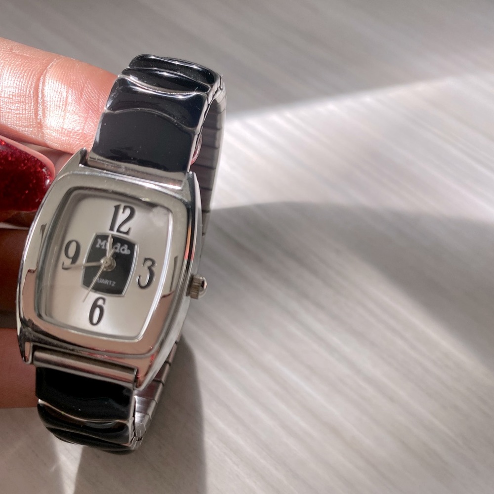 Mudd black and white watch